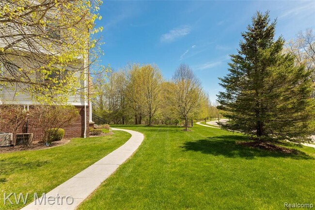 Building Photo - 788 Eagle Dr