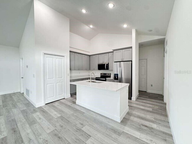 Building Photo - 13376 SW 49th Ave