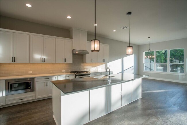 Building Photo - 3022 Sunridge Dr