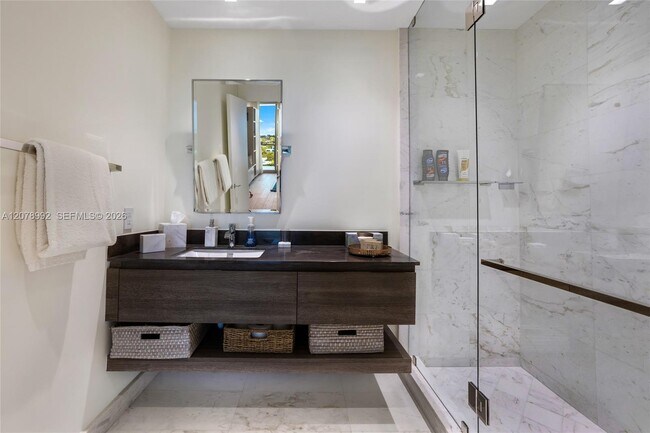 Building Photo - 360 Ocean Dr