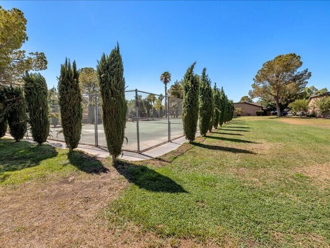 Building Photo - Beautifully upgraded 2 bedroom 2 story tow...
