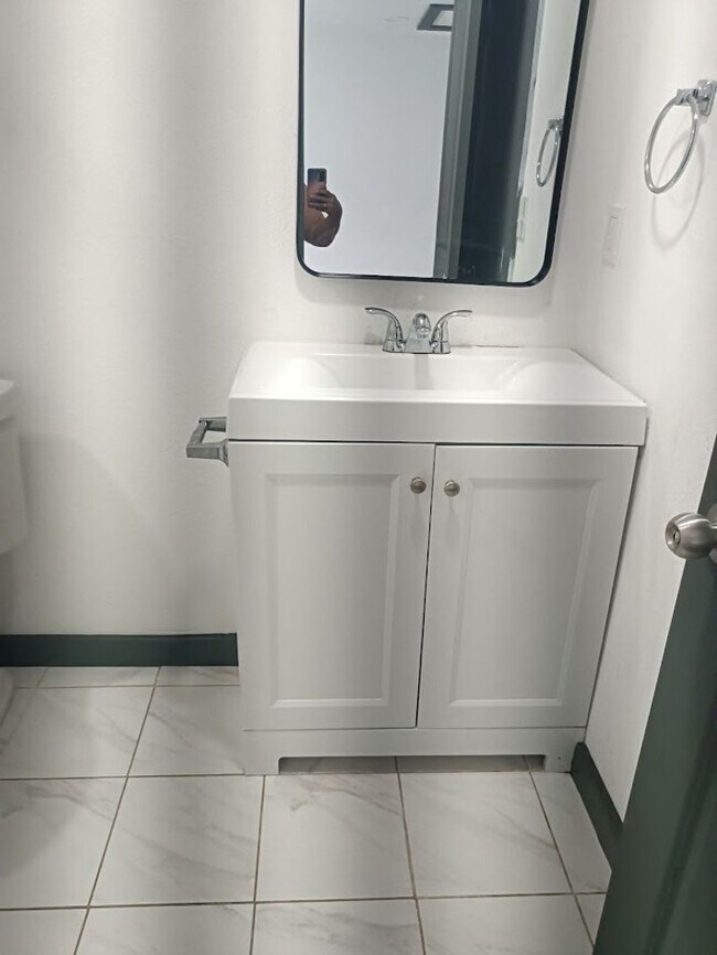 Building Photo - 6111 S Klein Ave