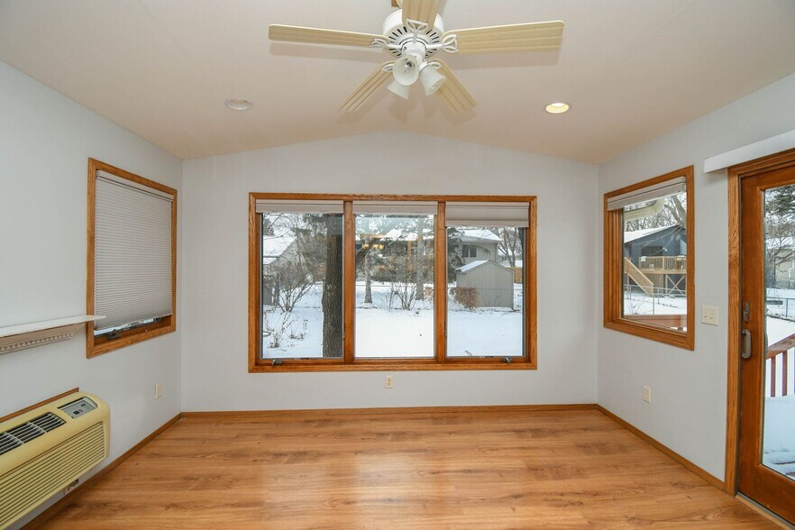 Building Photo - 2213 S Wellington Ave