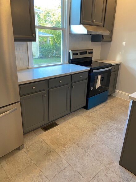 Building Photo - 618 W 26th St