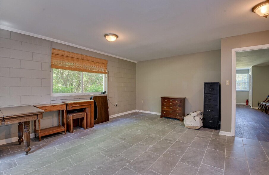 Building Photo - 813 Hammond Dr