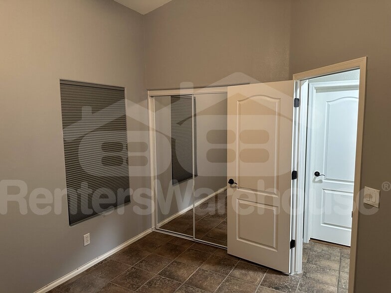 Building Photo - 1151 N 159th Dr