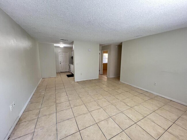 Building Photo - 1087 Old S Dr