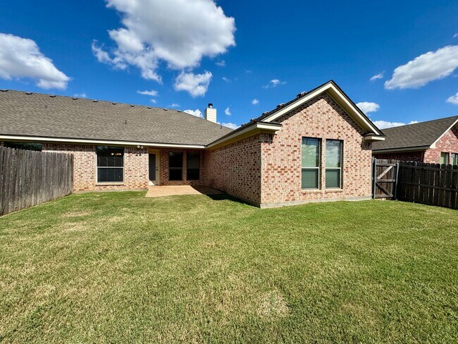 Building Photo - Duplex