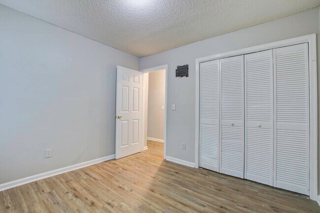 Building Photo - 5156 Scarsdale Ave