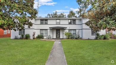 Building Photo - Beautifully renovated 2bed 1bath