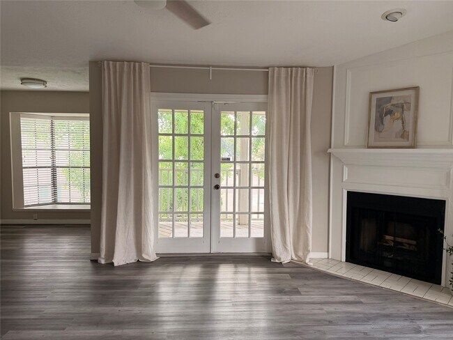 Building Photo - 2220 Bering Dr