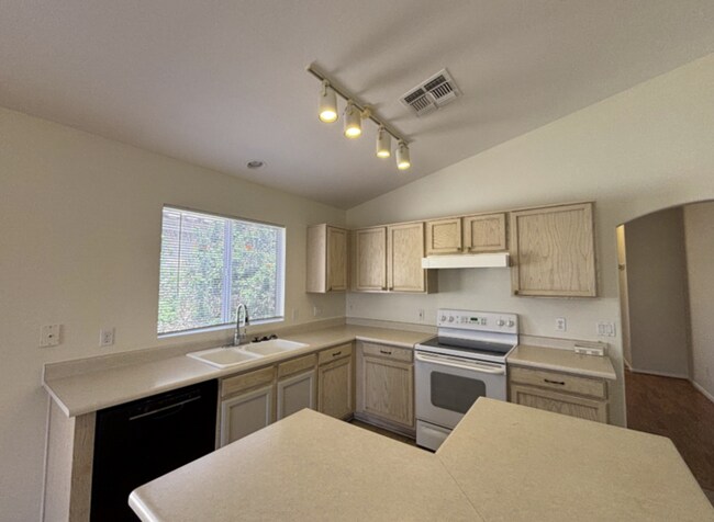 Building Photo - READY TO VIEW NOW! Adorable 3 Bed, 2 Bath ...