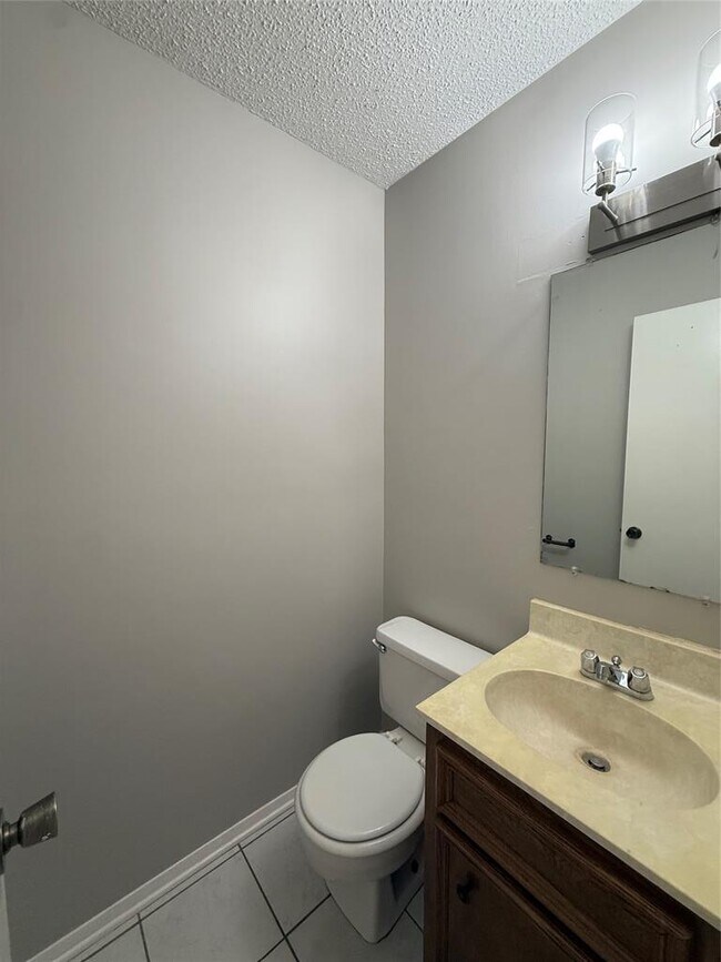 Building Photo - 7001 Winedale Dr