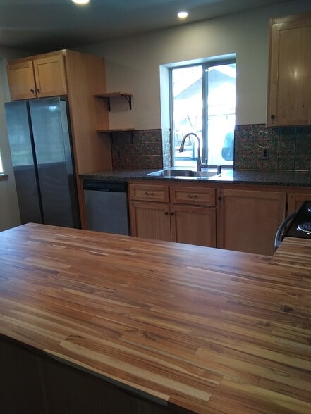 Kitchen - 1006 N B St