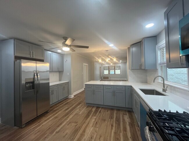 Building Photo - 3712 S Union Ave