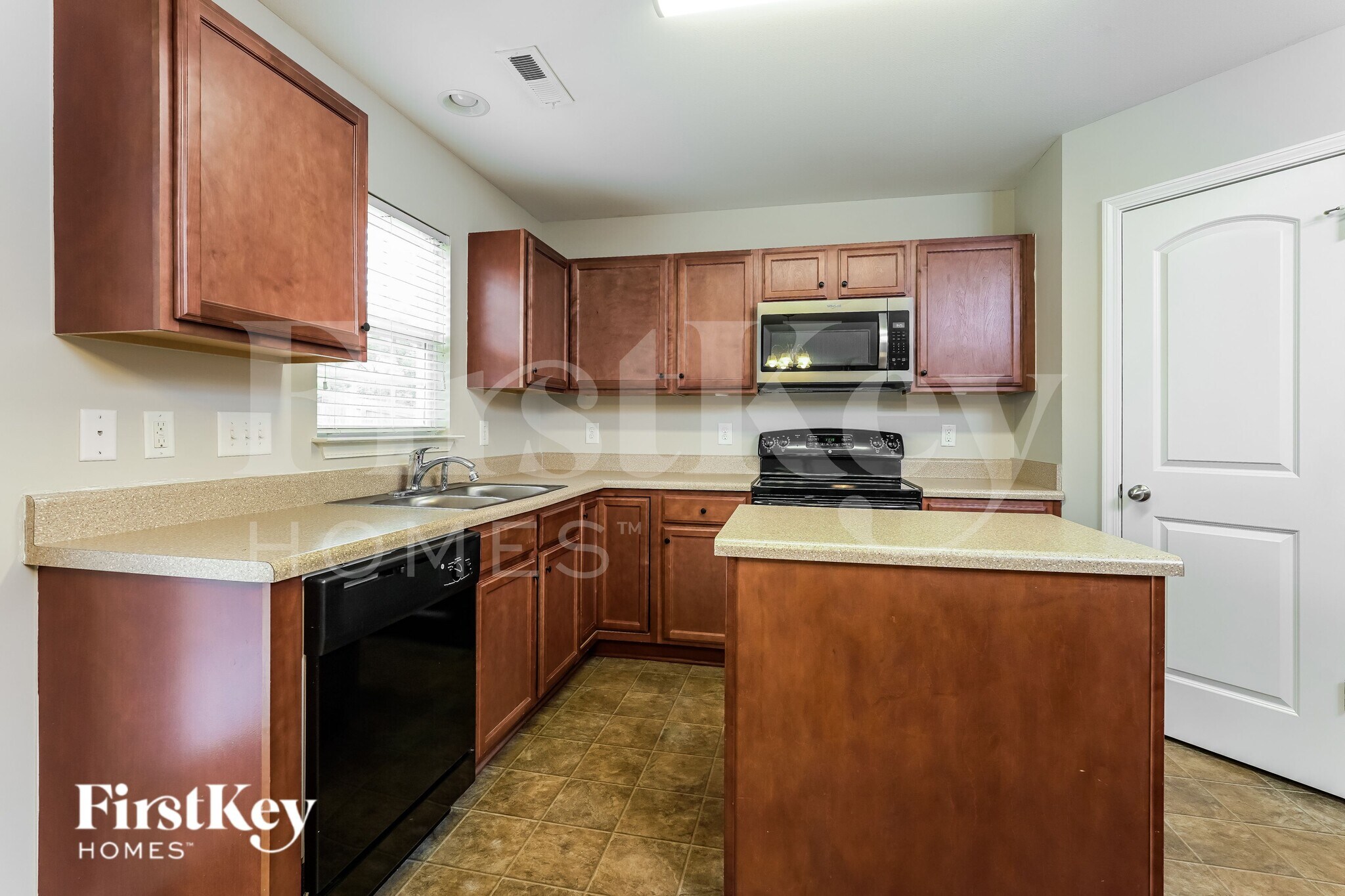 Building Photo - 6600 Maderia Ct