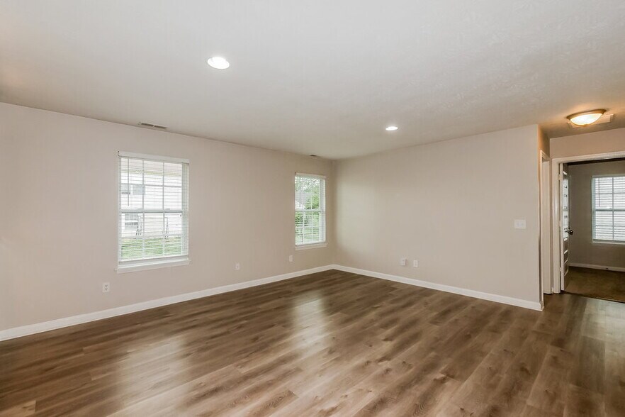 Building Photo - 4062 Magnolia Dr