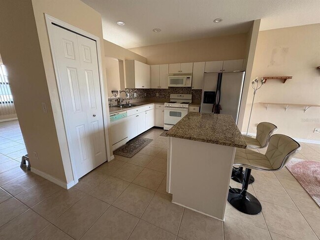 Building Photo - 9701 Patrician Dr