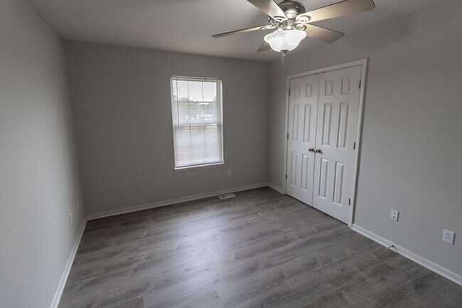 Building Photo - 3916 Snowy Owl Dr