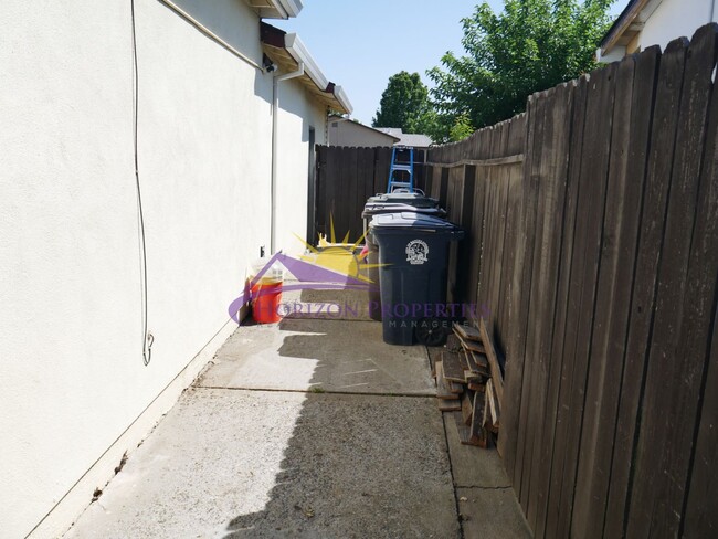Building Photo - 3 Bed 3 Bath 1,411 Sq. Ft. Rancho Cordova ...