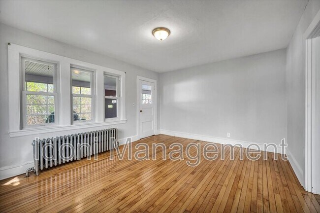 Building Photo - 14 Ridgefield St