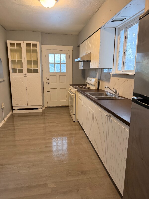 Building Photo - 179 6th Ave