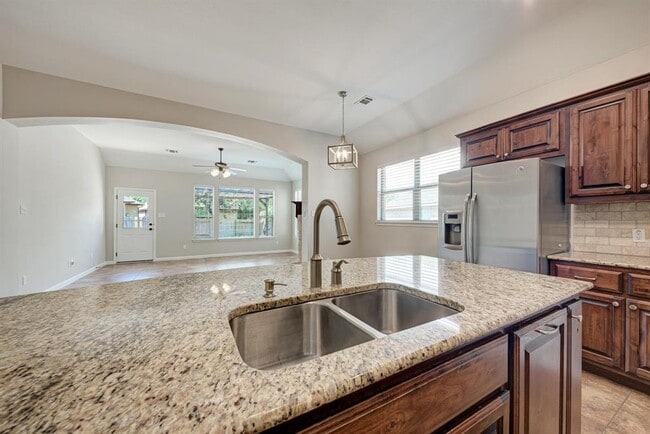 Building Photo - 108 Latitude Ln