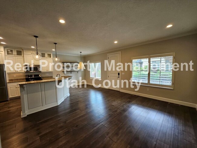 Building Photo - 950 N 940 W