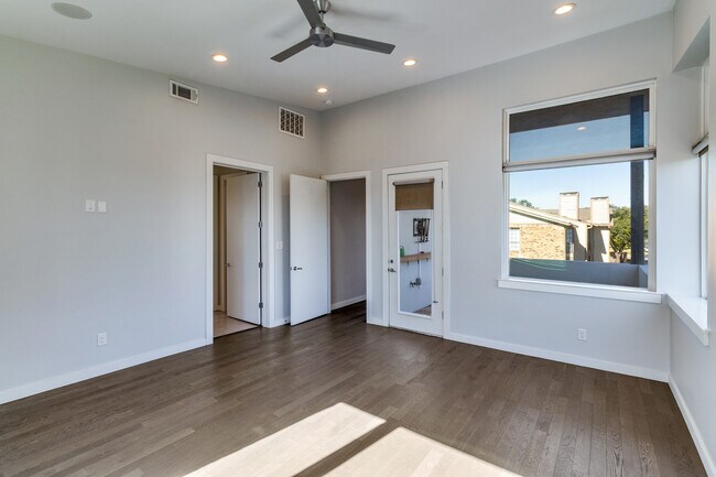 Building Photo - 4977 Zuma Ct