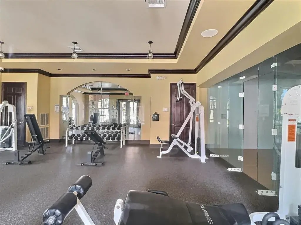 Building Photo - 8010 N Nob Hill Rd