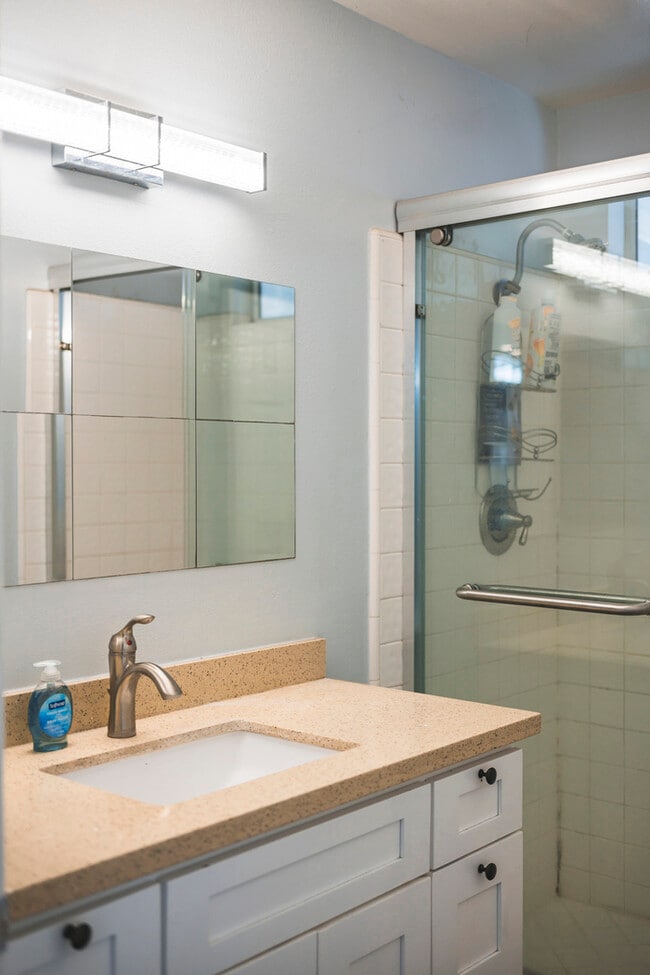 Building Photo - 1519 Walnut Ave