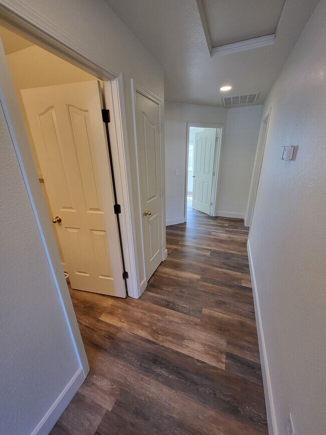 Building Photo - 1240 Shadowridge Dr