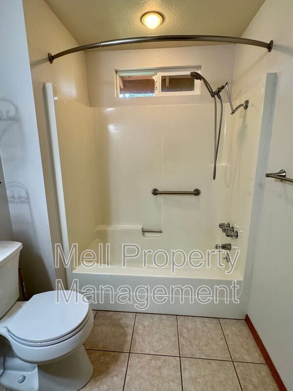 Building Photo - 231 Dogleg Pl