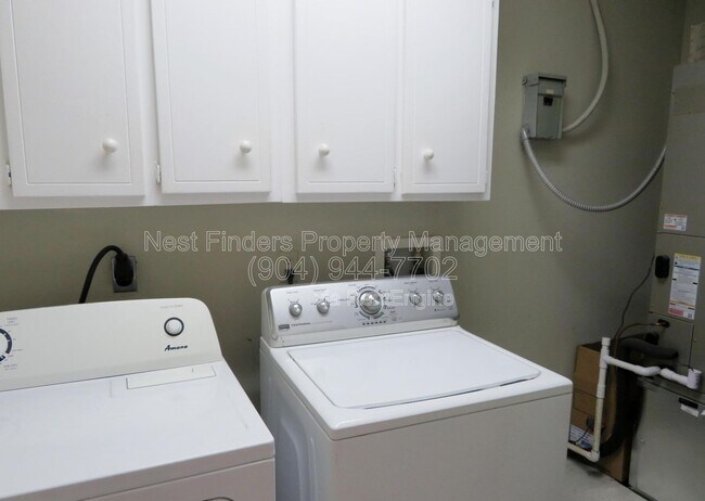 Building Photo - 3386 Chrysler Dr