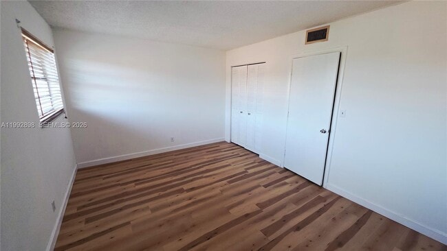 Building Photo - 650 Tennis Club Dr