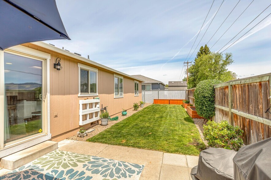Building Photo - 306 Sandi Way