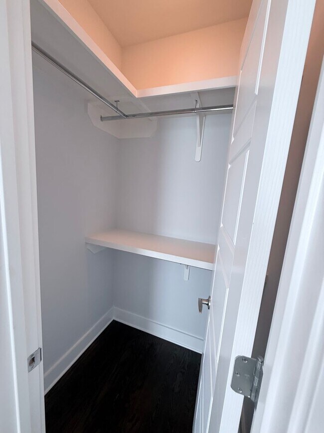 Building Photo - 3 bedroom/2.5 baths