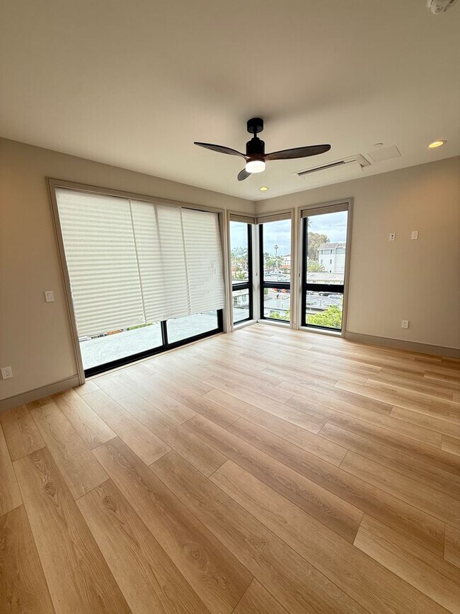 Building Photo - Brand new construction! 3 bedroom 3.5 bath end unit