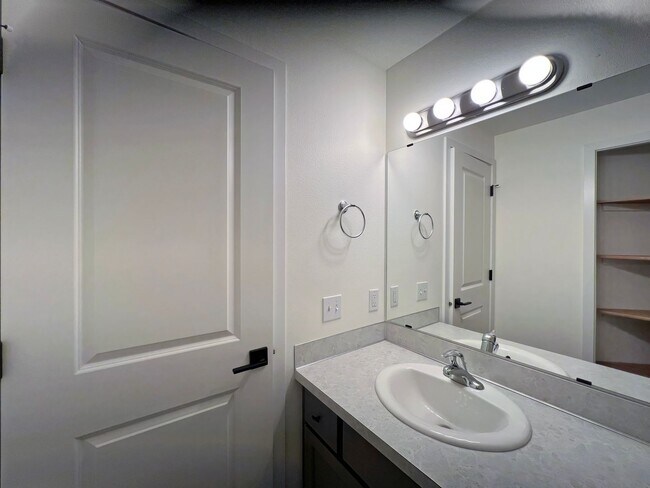 Building Photo - 16241-16243 Curry Ct SE