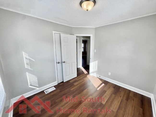 Building Photo - 2071 Hubert Ave