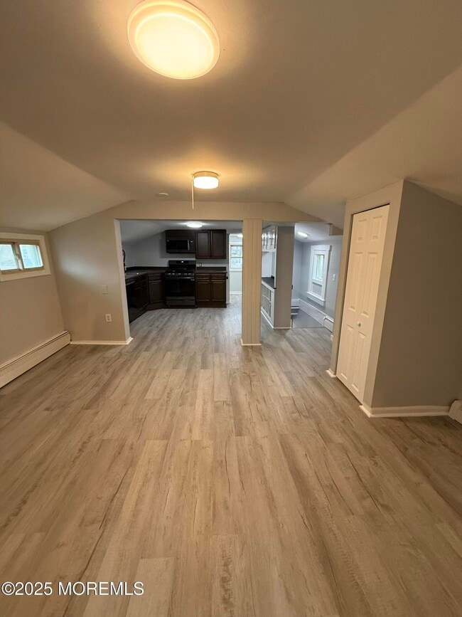 Building Photo - 79 Pine View Ave