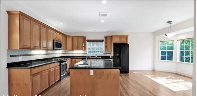 Building Photo - Spacious 4 Bed, 4 Bath Executive Home on Peaceful Cul-de-Sac!