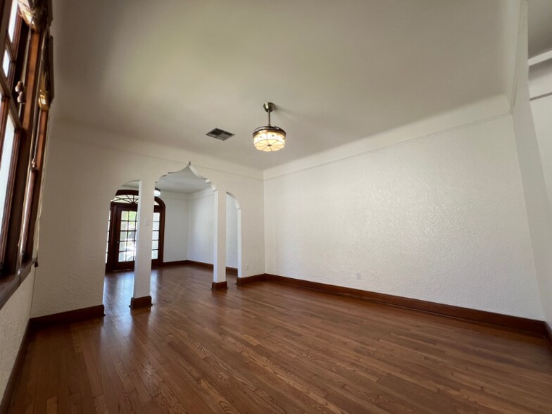 Building Photo - 224 Phosphor Ave