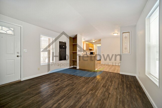 Building Photo - 2 Bedroom 2 Bathroom Home with Off-Street Parking Available in Athol!