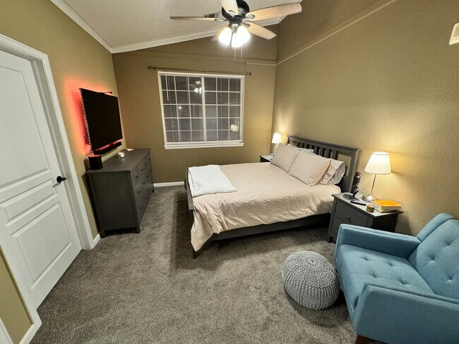 Building Photo - 8035 Lee Dr