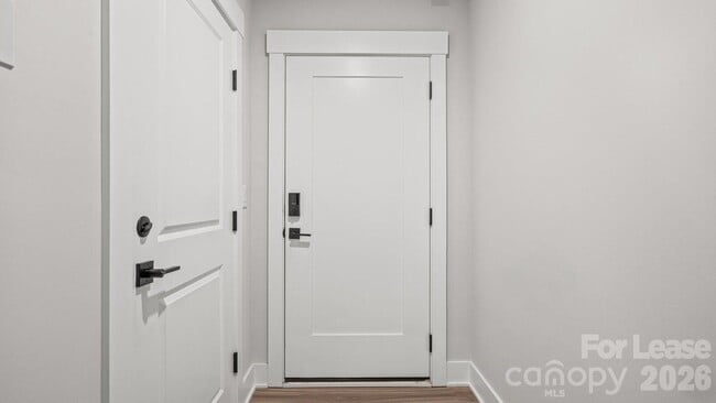 Building Photo - 2025 Clarksdale Dr