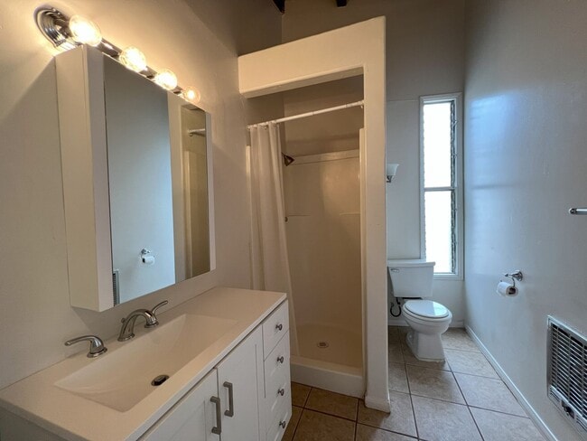 Building Photo - Must See 4 bedroom 2 and a half bathroom home in El Cajon