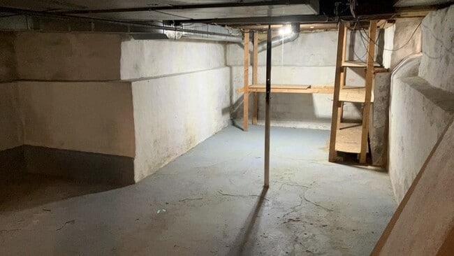 Building Photo - 1150 Creighton Ave