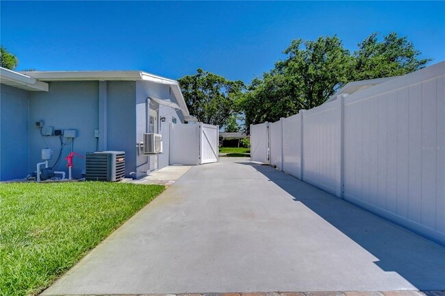 Building Photo - 5635 24th Ave N