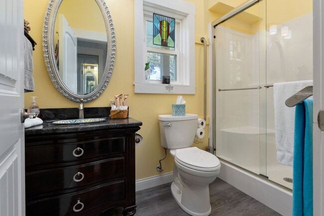 Building Photo - 211 Lewis Dr